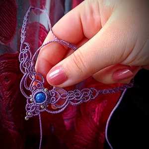Colier mov delicat micromacrame cu Lapis Lazuli - bijuterii - coliere - colier y - Artynos.ro