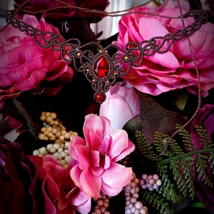 Colier elegant micromacrame cu cristal roșu preciosa  - bijuterii - coliere - colier y - Artynos.ro