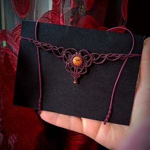 Colier burgundy delicat micromacrame cu piatra Jasp  - bijuterii - coliere - colier y - Artynos.ro