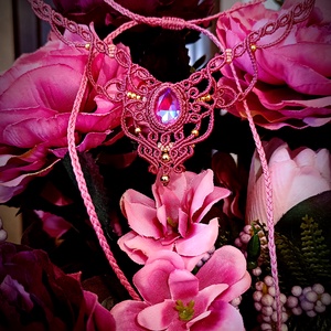 Colier Roz Micromacrame cu cristal Swarovski  - bijuterii - coliere - colier y - Artynos.ro