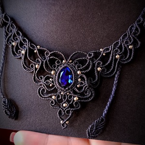 Colier victorian macrame cu cristal albastru - Artynos.ro