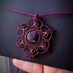 Pandantiv Talisman Mandala Micromacrame cu Ametist , Casa & Stil de viata, Accesorii pentru decorat casa, Decoratiuni cu tematica spirituala, Mandala, Innoda, ARTYNOS