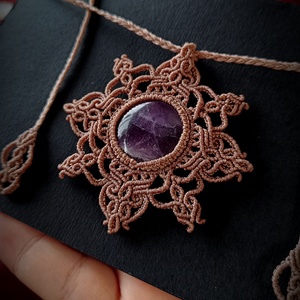Pandantiv Talisman Mandala cu Ametist  - bijuterii - coliere - coliere din pietre semiprețioase - Artynos.ro