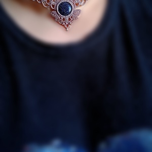 Colier frunze micromacrame cu piatra soarelui  - bijuterii - coliere - chockere - Artynos.ro Colier frunze micromacrame cu piatra soarelui  - bijuterii - coliere - chockere - Artynos.ro