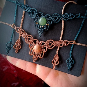 Colier delicat micromacrame cu cristal natural , Bijuterii, Coliere, Chockere, Innoda, ARTYNOS