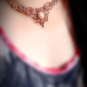 Colier delicat micromacrame cu cristal natural  - bijuterii - coliere - chockere - Artynos.ro