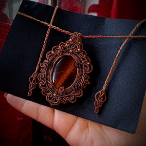 Pandantiv Talisman Micromacrame Ochi de tigru, Bijuterii, Coliere, Coliere din pietre semipretioase, Innoda, ARTYNOS