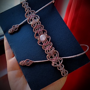 Choker delicat micromacrame cu cuart roz - bijuterii - coliere - chockere - Artynos.ro