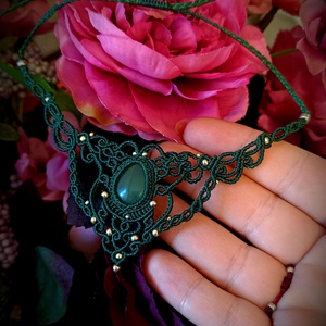 Colier elegant verde micromacrame cu Aventurin - bijuterii - coliere - chockere - Artynos.ro Colier elegant verde micromacrame cu Aventurin - bijuterii - coliere - chockere - Artynos.ro