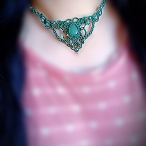 Colier elegant verde micromacrame cu Aventurin - bijuterii - coliere - chockere - Artynos.ro Colier elegant verde micromacrame cu Aventurin - bijuterii - coliere - chockere - Artynos.ro