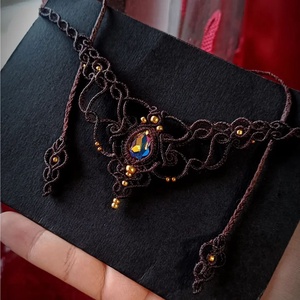 Colier elegant maro cu cristal Swarovski  - bijuterii - coliere - chockere - Artynos.ro