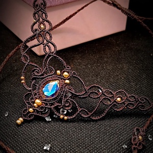 Colier elegant maro cu cristal Swarovski  - bijuterii - coliere - chockere - Artynos.ro