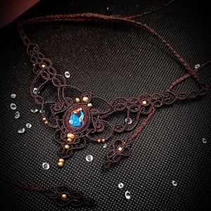 Colier elegant maro cu cristal Swarovski  - bijuterii - coliere - chockere - Artynos.ro