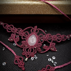 Colier macrame magenta cu cuart roz - bijuterii - coliere - coliere din pietre semiprețioase - Artynos.ro