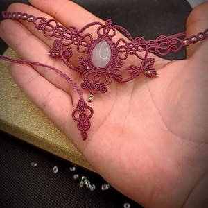Colier macrame magenta cu cuart roz - bijuterii - coliere - coliere din pietre semiprețioase - Artynos.ro