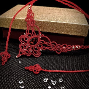 Colier roșu elegant micromacrame cu cristal Swarovski  - bijuterii - coliere - chockere - Artynos.ro