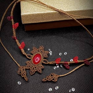 Colier choker micromacrame cu frunze și jad roșu  - bijuterii - coliere - chockere - Artynos.ro