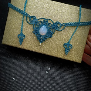 Colier choker turcoaz micromacrame cu Opal  - bijuterii - coliere - chockere - Artynos.ro