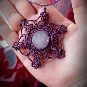 Pandantiv Mandala Talisman cu Cuart Roz - bijuterii - coliere - coliere cu pandative - Artynos.ro