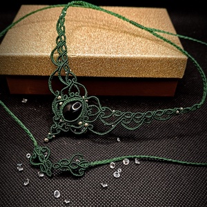 Colier Princess Verde Micromacrame Cu Onix - bijuterii - coliere - chockere - Artynos.ro