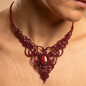 Colier rosu victorian micromacrame Cuart  , Bijuterii, Coliere, Coliere din pietre semipretioase, Impletitura, Innoda, ARTYNOS