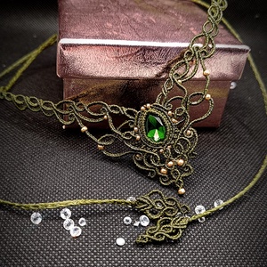 Colier olive macrame cu cristal Preciosa - bijuterii - coliere - chockere - Artynos.ro