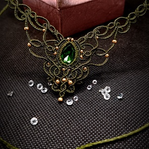 Colier olive macrame cu cristal Preciosa - bijuterii - coliere - chockere - Artynos.ro