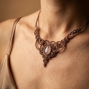 Colier Princess Delicat Micromacrame Cu Cuart Roz , Bijuterii, Coliere, Coliere din pietre semipretioase, Impletitura, Innoda, ARTYNOS