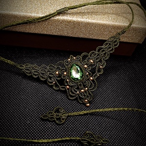 Colier Micromacrame Medieval Verde Cu Swarovski  - bijuterii - coliere - chockere - Artynos.ro