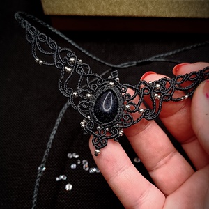 Colier micromacrame vintage Princess cu piatra soarelui - bijuterii - coliere - chockere - Artynos.ro