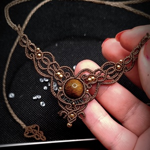 Colier medieval maro delicat ochi de tigru  - bijuterii - coliere - chockere - Artynos.ro