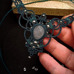 Colier Verde Victorian Micromacrame Vintage Cuart - bijuterii - coliere - chockere - Artynos.ro