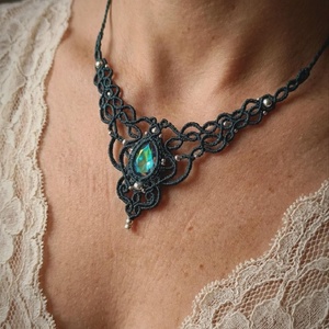Colier Emerald Elegant Micromacrame Cu Cristal Swarovski  - bijuterii - coliere - chockere - Artynos.ro