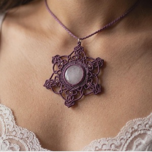 Pandantiv Mandala Talisman cu Cuart Roz - bijuterii - coliere - coliere cu pandative - Artynos.ro
