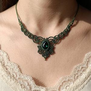 Colier Verde  Elegant Micromacrame Cu Cristal Swarovski  - bijuterii - coliere - chockere - Artynos.ro