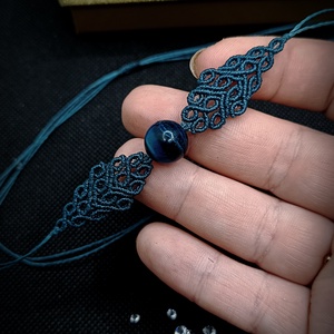Colier Minimalist Talisman Micromacrame cu Ochi de tigru Albastru - bijuterii - coliere - coliere din pietre semiprețioase - Artynos.ro