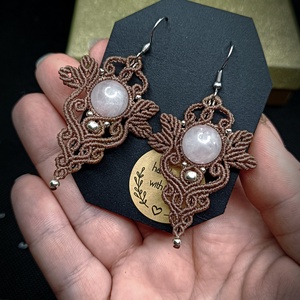 Cercei nude micromacrame cu cristal cuart roz - bijuterii - cercei - cercei din pietre semiprețioase - Artynos.ro