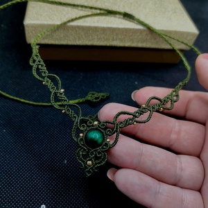 Choker Delicat Verde Olive Micromacrame Cu Ochi de Tigru  - bijuterii - coliere - chockere - Artynos.ro