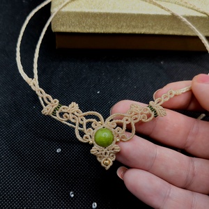Choker Minimalist Frunze Micromacrame Cu Peridot  - bijuterii - coliere - chockere - Artynos.ro