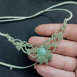 Colier Mini Choker Frunze Micromacrame Cu Jad - bijuterii - coliere - chockere - Artynos.ro