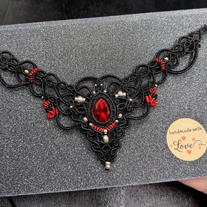Colier Negru Victorian Micromacrame Cu Cristal Swarovski  - bijuterii - coliere - chockere - Artynos.ro