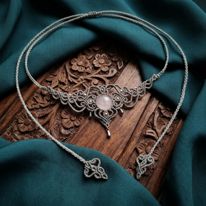Colier Choker Gri Delicat Micromacrame Cuart Roz - bijuterii - coliere - chockere - Artynos.ro