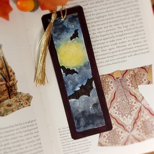 Semn de carte lilieci, Carti si creatii cu tematica muzicala, cadouri, Semn de carte, Pictura, Un semn de carte cu tematica de halloween, lilieci sub clar de luna. Pictat manual in acuarele pe h..., ARTYNOS