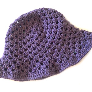Bucket hat pentru fetite, croșetată manual model granny square - Artynos.ro