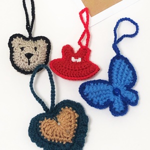 Brelocuri crosetate manual  micile detalii care spun o poveste! , Geanta si husa, Accesorii genti, Breloc, Crosetat, ARTYNOS