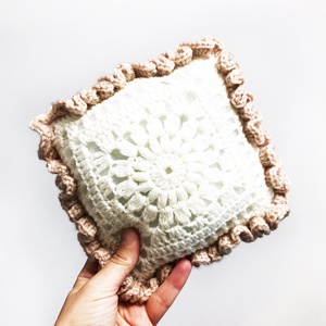 Perinița ta pentru ace, croșetată manual!  - casă & stil de viață - accesorii pentru decorat casa - decorațiuni de masă și decorațiuni pentru rafturi  - fețe de masă croșetate - Artynos.ro