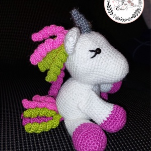 Unicorn Croșetat cu Coamă Curcubeu - jucării și echipamente pentru copii - plușuri - unicorn - Artynos.ro