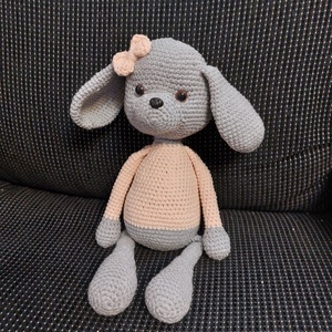 Cățelușă retro cu Fundiță și Nume - jucării și echipamente pentru copii - plușuri - câine de pluș - Artynos.ro