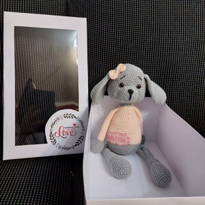 Cățelușă retro cu Fundiță și Nume - jucării și echipamente pentru copii - plușuri - câine de pluș - Artynos.ro