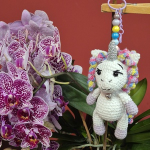 Breloc unicorn croșetat handmade - genți și portofele - accesorii genți - breloc - Artynos.ro
